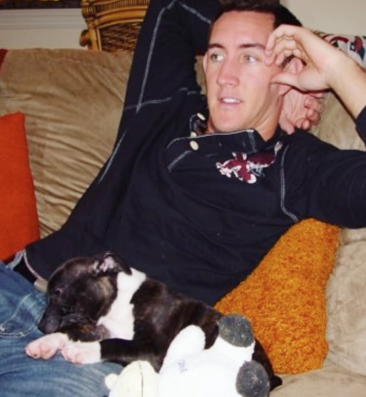Jason and Plaxico on the couch